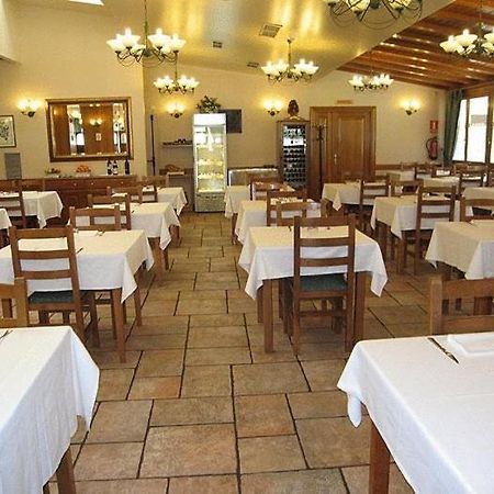 Hostal Lorentxo Olave Екстер'єр фото