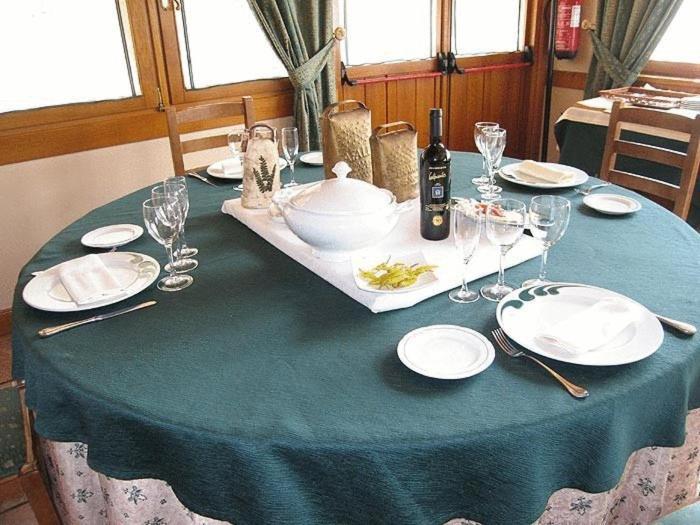Hostal Lorentxo Olave Екстер'єр фото